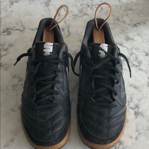 Nike Gato Indoor soccer shoes 9